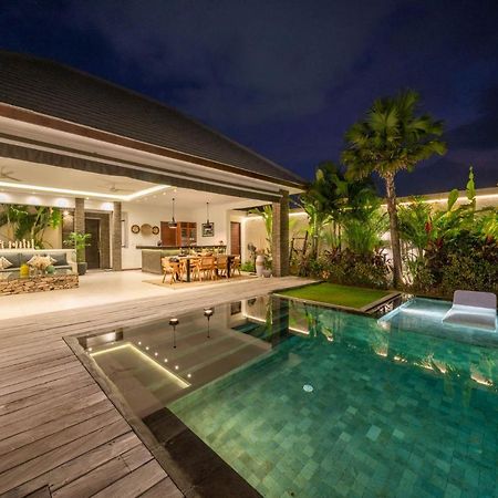 Villa Tira - Elegant 3Br In Central Seminyak Exterior photo
