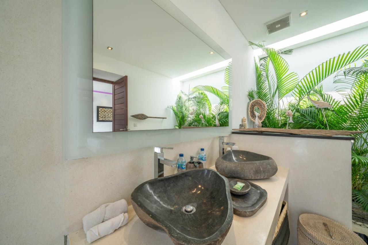 Villa Tira - Elegant 3Br In Central Seminyak Exterior photo