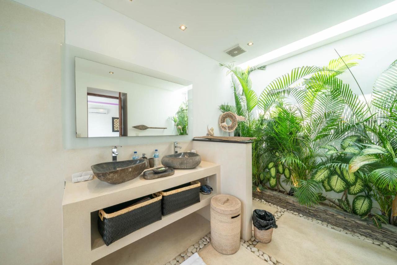 Villa Tira - Elegant 3Br In Central Seminyak Exterior photo