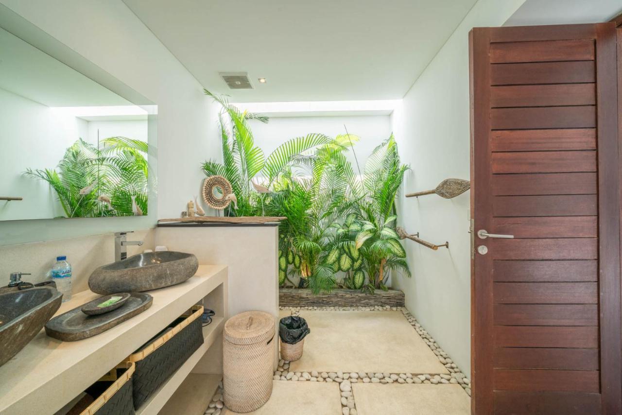 Villa Tira - Elegant 3Br In Central Seminyak Exterior photo