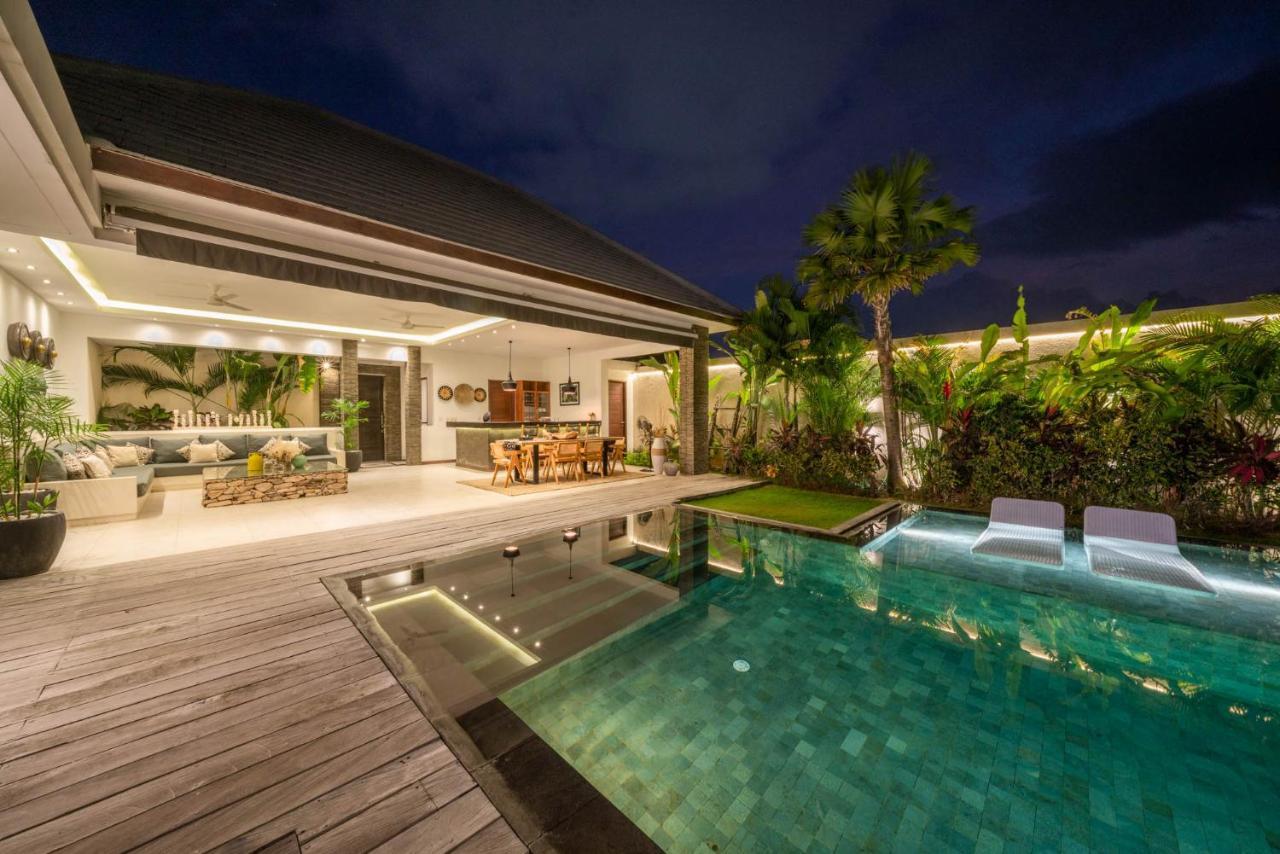 Villa Tira - Elegant 3Br In Central Seminyak Exterior photo
