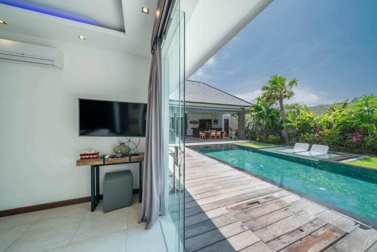 Villa Tira - Elegant 3Br In Central Seminyak Exterior photo