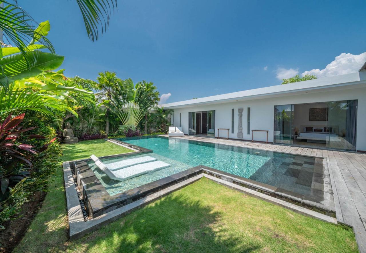 Villa Tira - Elegant 3Br In Central Seminyak Exterior photo