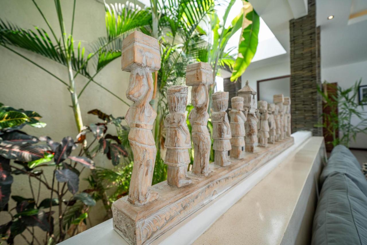 Villa Tira - Elegant 3Br In Central Seminyak Exterior photo