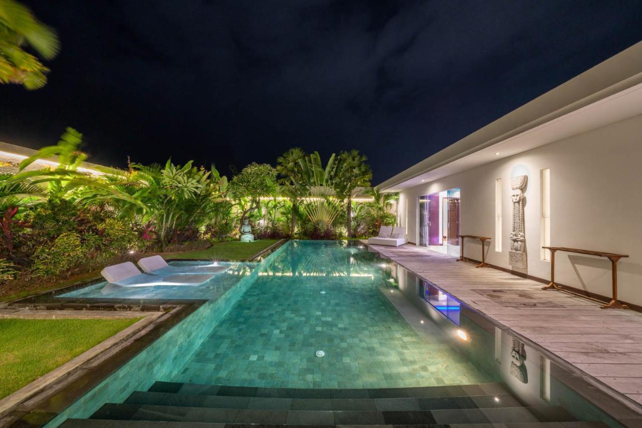 Villa Tira - Elegant 3Br In Central Seminyak Exterior photo