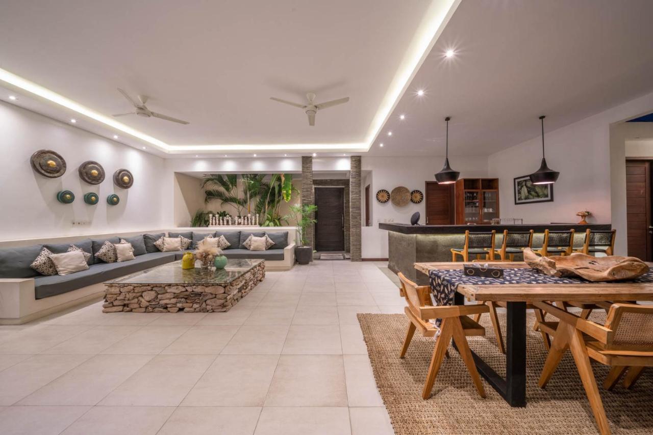 Villa Tira - Elegant 3Br In Central Seminyak Exterior photo