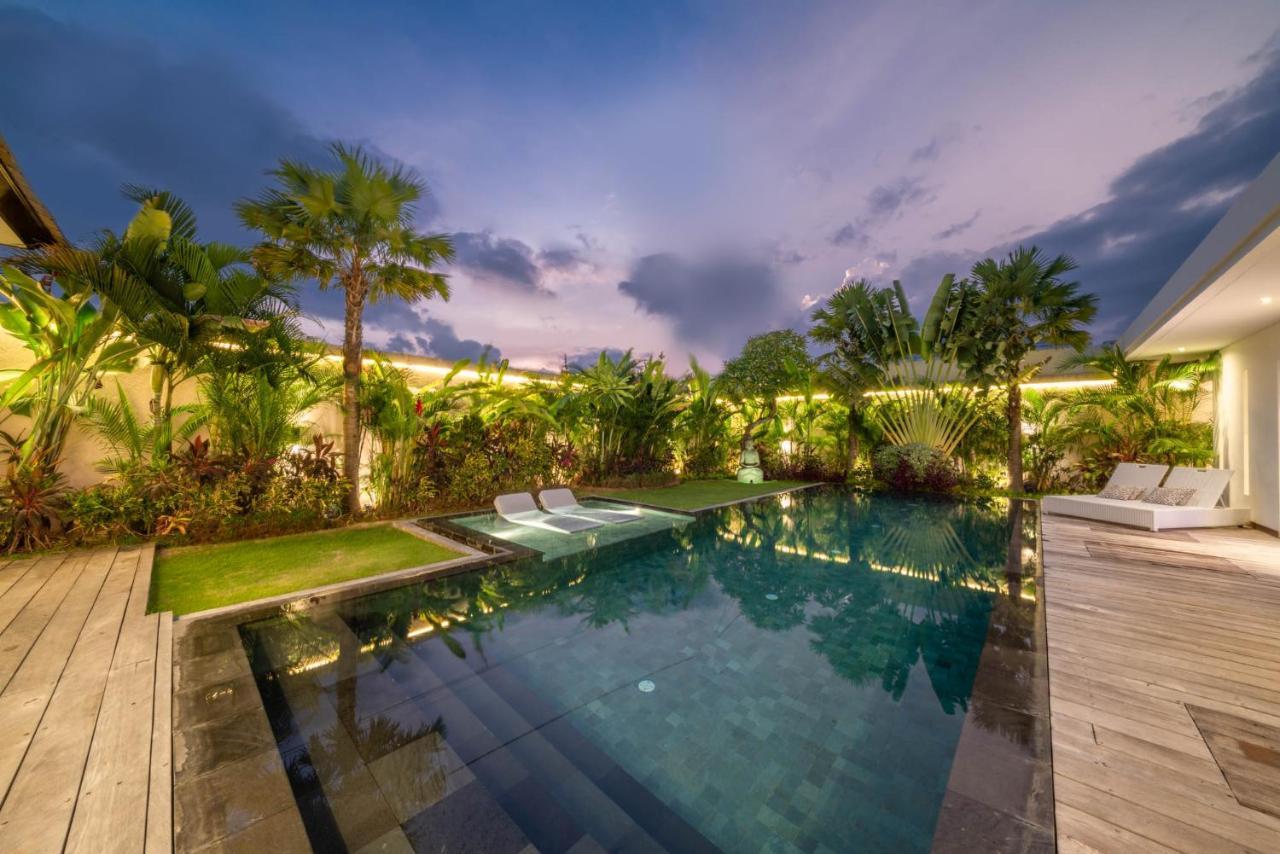 Villa Tira - Elegant 3Br In Central Seminyak Exterior photo