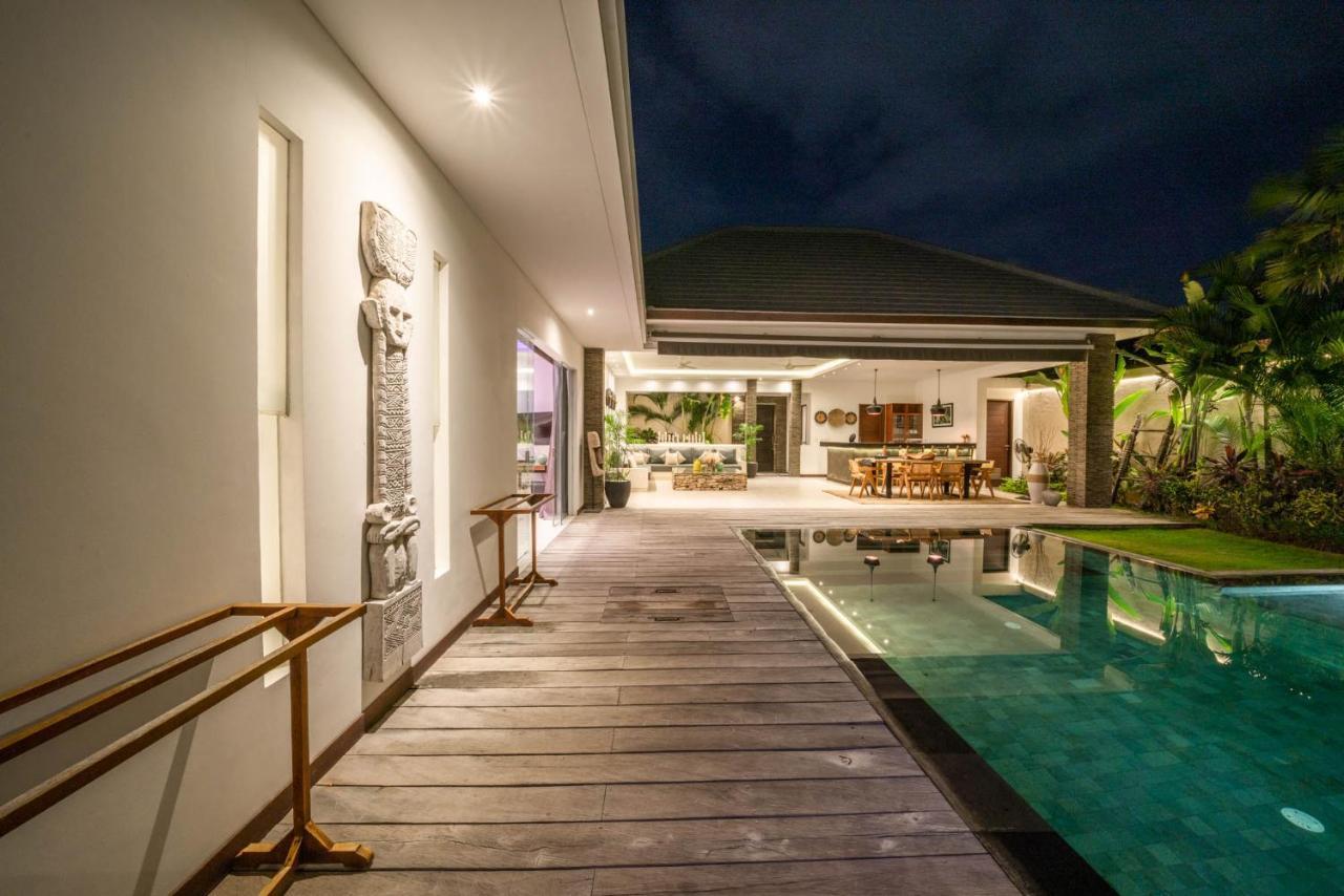 Villa Tira - Elegant 3Br In Central Seminyak Exterior photo
