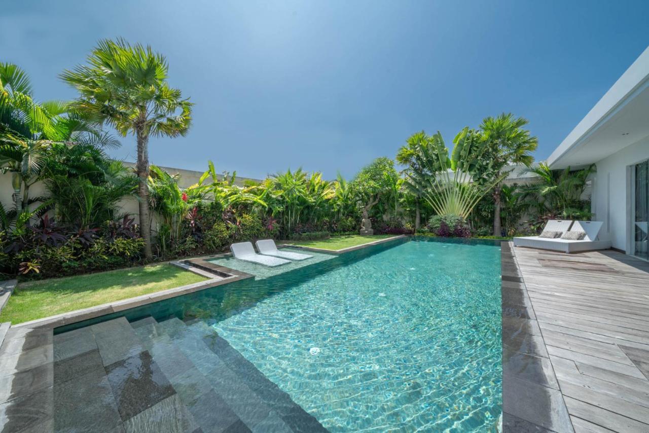 Villa Tira - Elegant 3Br In Central Seminyak Exterior photo